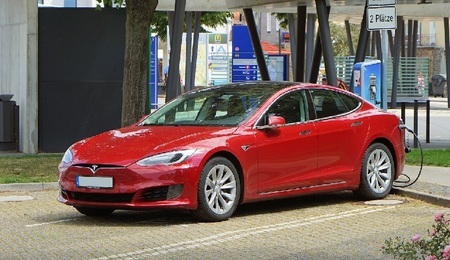 tesla-pixa.jpg