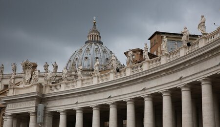 st-peters-basilica-g5e4844887_1280-1.jpg