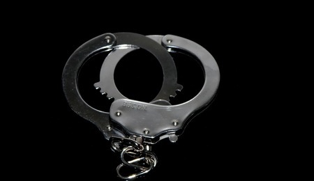 handcuffs-1078871_960_720.jpg