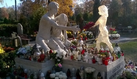 nienarodzeni-pomnik-tt-stelmasiak.jpg