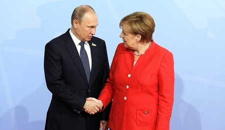 1200px-Angela_Merkel_and_Vladimir_Putin_2017-07-07.jpg