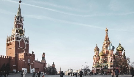 plac-czerwony-pixa.jpg