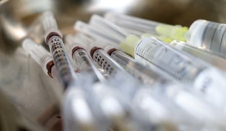 syringe-5057119_1920.jpg
