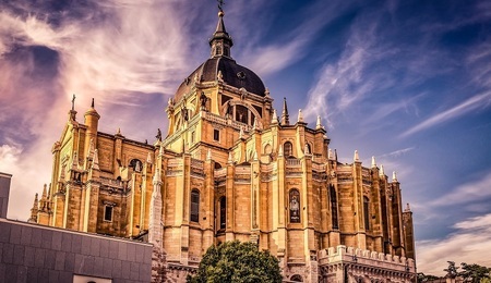 cathedral-3463324_1920.jpg