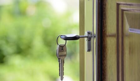 keys-door_Z1TKDI29FZ.jpg