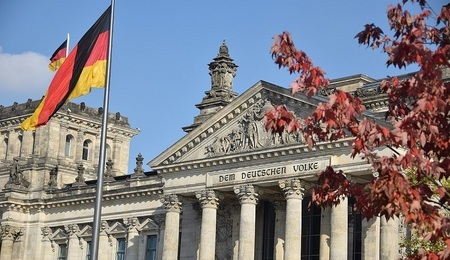 Der_deutsche_Bundestag_das_Reichstagsgebaude_in_Berlin_-_Digital_Public_Affairs.jpg