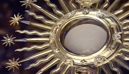 eucharist-3215813_1280.jpg