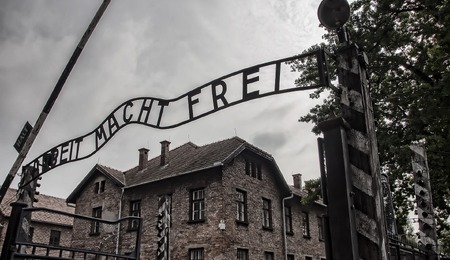auschwitz-i-3671389_1920.jpg