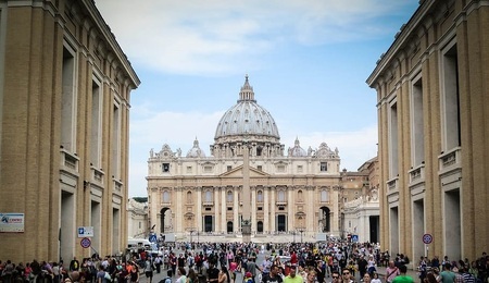 vatican-city-rome-italy-buildings-architecture-people.jpg