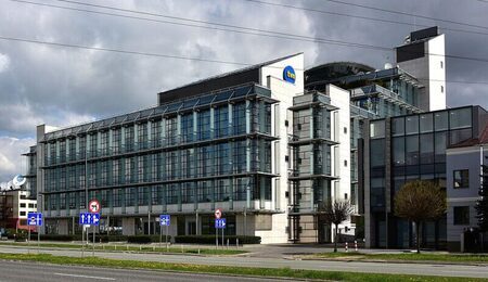 1024px-Media_Business_Centre_w_Warszawie_2017-e1631529000815.jpg