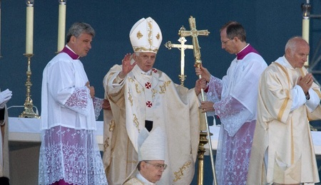 BXVI.jpg