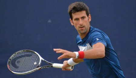 1600px-Novak_Djokovic_Queens_Club_2018-e1641652828291.jpg