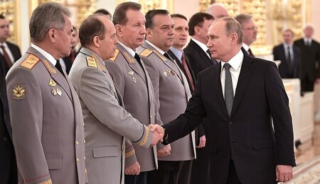 800px-Vladimir_Putin_with_military_people_2019-04-11_09.jpg