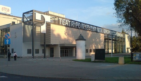 Teatr_Powszechny-farfurkaszalona-CC-Wikimedia-Commons.jpg