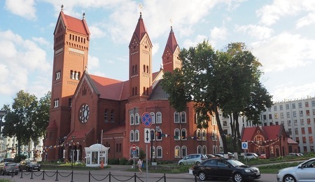 czerwony-kosciol-Minsk-pixa-zdenek-fekar.jpg