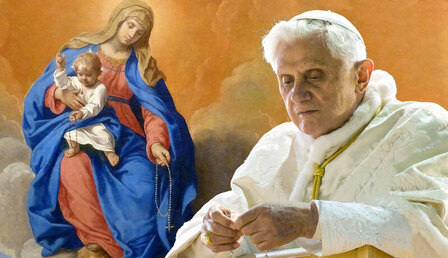 Benedict-XVI-rosary.jpg