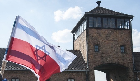 Auschwitz.jpg