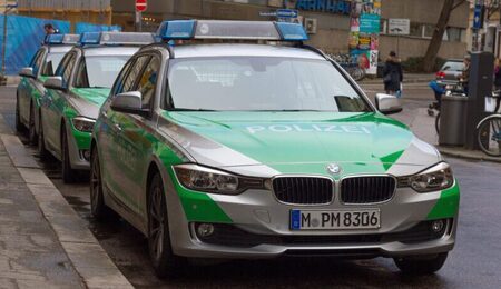 car-green-vehicle-auto-sports-car-sedan-751619-pxhere.com_-scaled-e1667226152509.jpg