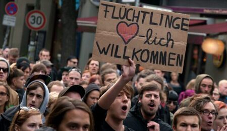 refugees_welcome_berlin-e1653993524280-900x550-1-e1667407726248.jpeg