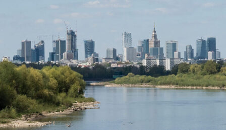 Srodmiescie_Warszawy_widziane_z_mostu_Siekierkowskiego_2020-scaled-e1671640572700.jpg