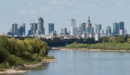 Srodmiescie_Warszawy_widziane_z_mostu_Siekierkowskiego_2020-scaled-e1671640572700.jpg