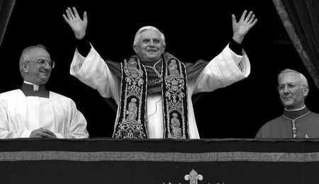 Benedykt-XVI-2-photoaidcom-greyscale.jpg