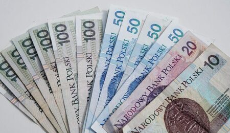 money-g7feeb08f2_1920-e1644565552427.jpg