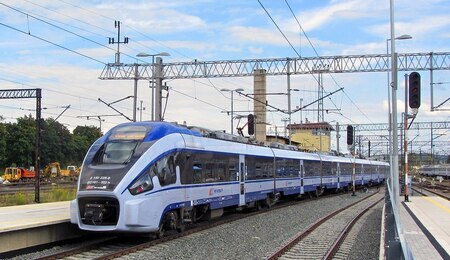 1024px-ED161-002_PKP_Intercity_Jelenia_Gora_IC_61100_ASNYK.jpg