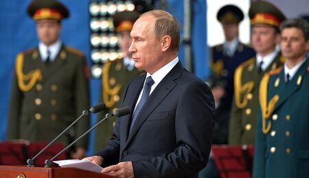 Vladimir_Putin_at_Army-2015_10.jpg