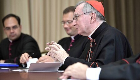 800px-MeetingParolinPutinin2017_Pietro_Parolin-2.jpg
