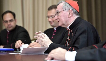 800px-MeetingParolinPutinin2017_Pietro_Parolin-2.jpg