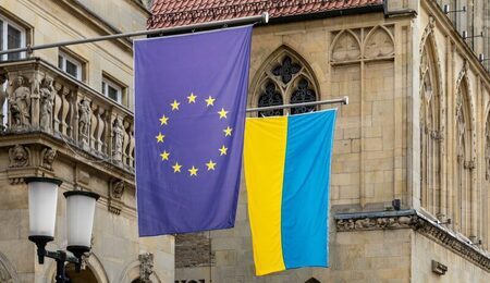 Munster_Stadtweinhaus_Beflaggung_Ukraine_und_EU_-_2022_-_0219-e1646858308489.jpg