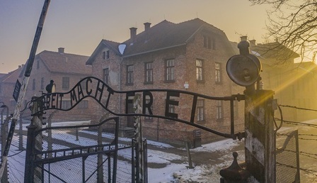 auschwitz.jpg