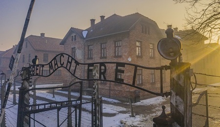 auschwitz.jpg