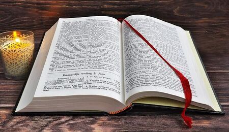 bible-g4ed4e80e5_1920.jpg