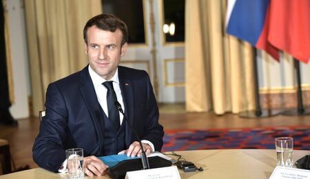 Emmanuel_Macron_2019-10-09_03-e1661521291420.jpg