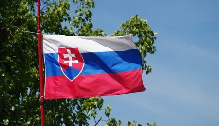 slovakia_flag_pledge_winnow-618055.jpgd_-e1696426291470.jpeg