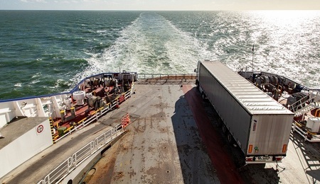 cargo-3604324_1280.jpg