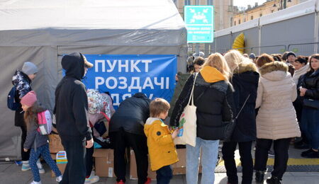 02022_0202-001_Ukrainian_refugees_offered_meals_clothes_shelter_in_Krakow-scaled-e1696575060815.jpg