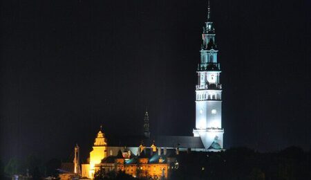 Jasna_Gora_noc_2019-scaled-e1702023921354.jpg
