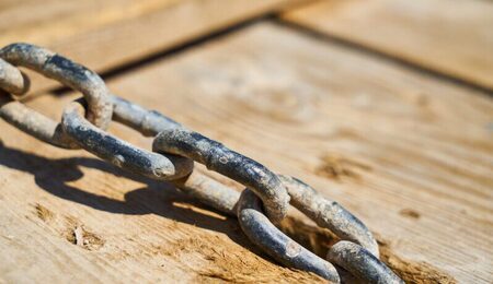chain-3616274_1280-e1703582990485.jpg