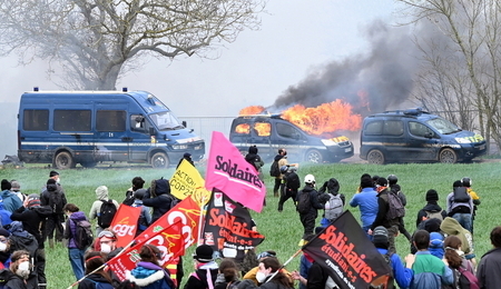 mid-epa10543010-2.jpg