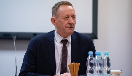 mid-23417389-2.jpg