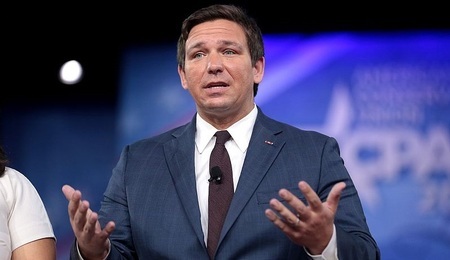 Ron_DeSantis_33090874326.jpg