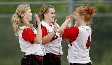 softball-1570671_1280-e1681379704204.jpg