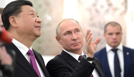 Vladimir_Putin_and_Xi_Jinping_2019-06-05_31.jpg