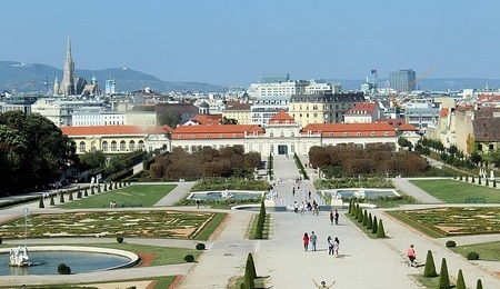 Wien-Landstrase_Belvedere_Blick_zur_Innenstadt.jpg