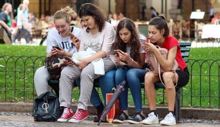 1599px-Distracted_by_Phones-e1686122723421.jpg