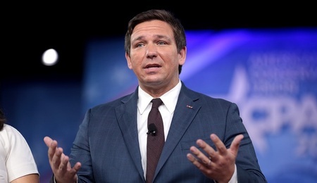 Ron_DeSantis_33090874326.jpg