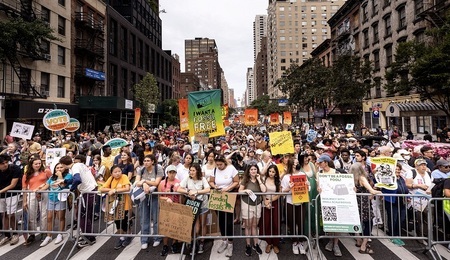 mid-epa10867103.jpg